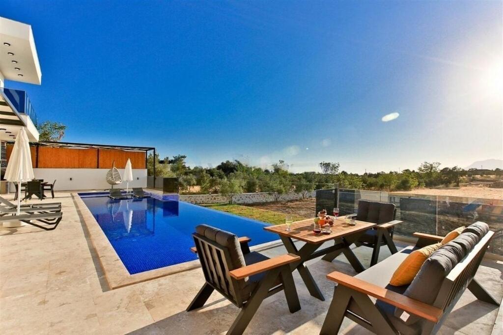 Villa Lycian-Kalkan 3 Bedroom-2 Jakuzzies-Sauna-Turkish Hamam-Huge Private Pool And Lovely Garden 카스 외부 사진