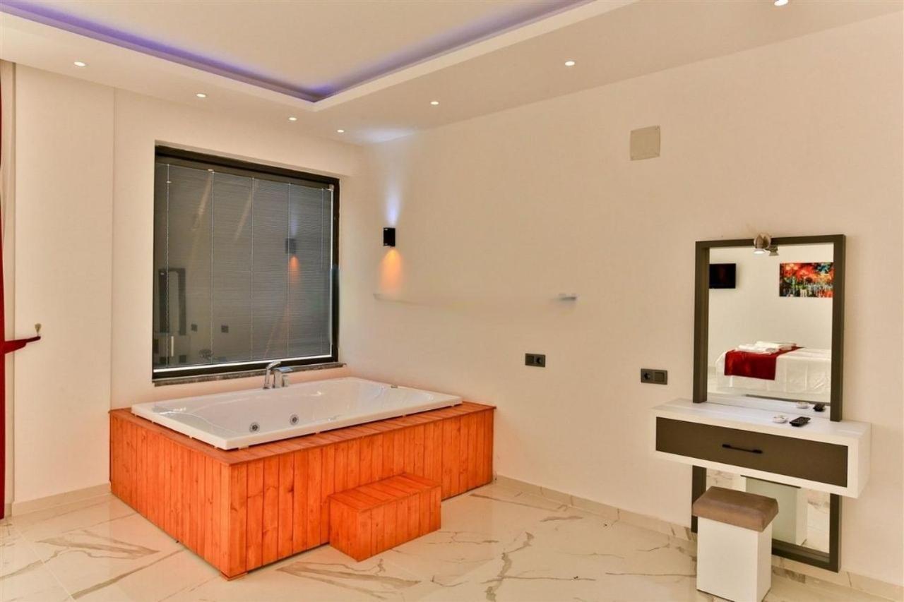 Villa Lycian-Kalkan 3 Bedroom-2 Jakuzzies-Sauna-Turkish Hamam-Huge Private Pool And Lovely Garden 카스 외부 사진
