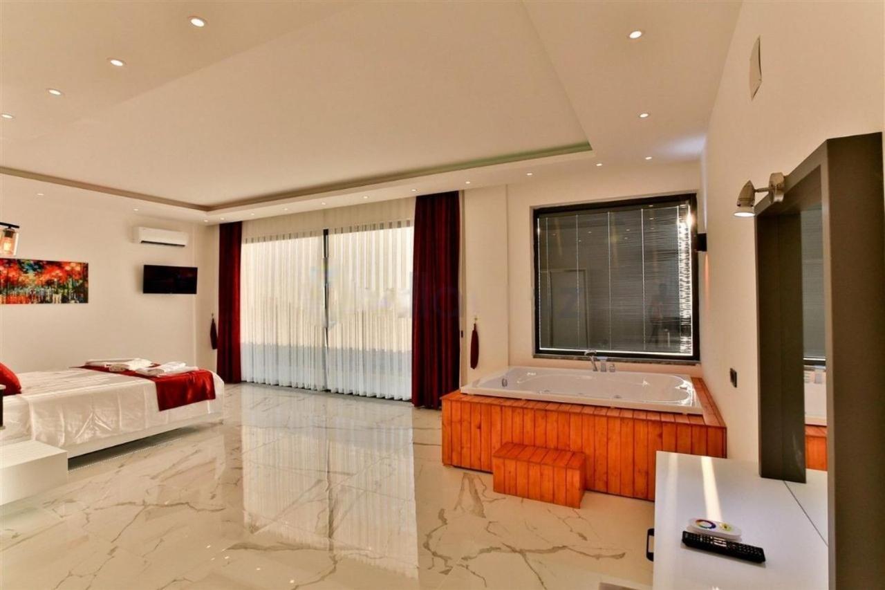 Villa Lycian-Kalkan 3 Bedroom-2 Jakuzzies-Sauna-Turkish Hamam-Huge Private Pool And Lovely Garden 카스 외부 사진